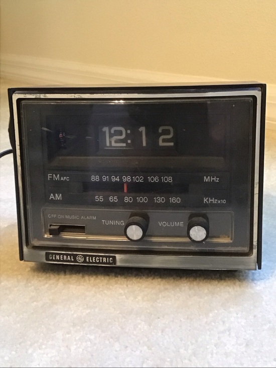 General Electric Other - Vintage General Electric AM/FM Flip Clock Radio Alarm, model no. 7-4415B Works